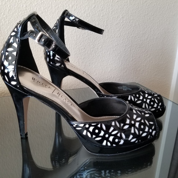 💃WHBM sleek black and white high heel shoes.💃 - Picture 6 of 6